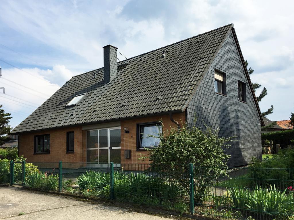 Privatunterkunft "An Der Hecke" Neuss Luaran gambar